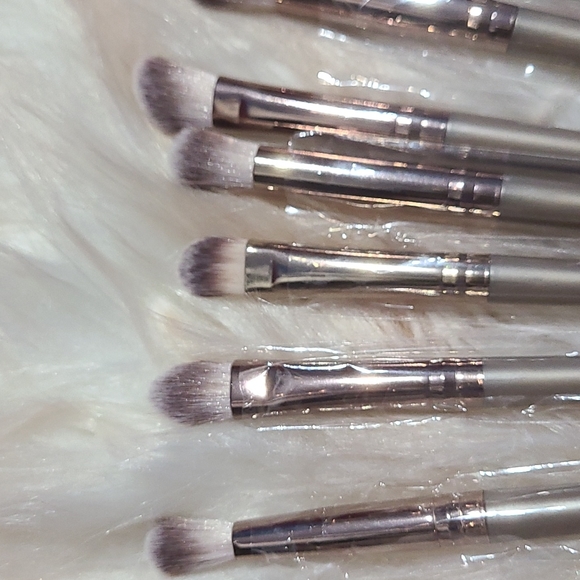 Makeup Brushes Bundle for Sale - Picture 4 of 5